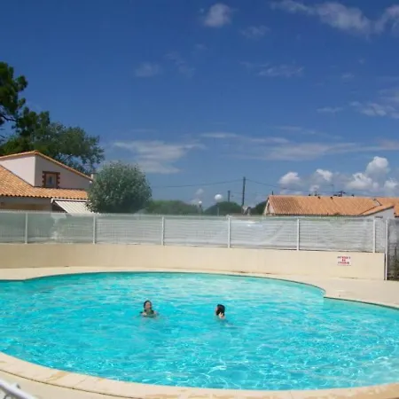 Pavillon A 100m De La Avec Piscine, Parking Prive, Pour 4 Pers. A La Griere, Sur - Fr-1-194-367 *