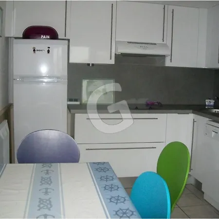 Apartment Pavillon A 100m De La Avec Piscine, Parking Prive, Pour 4 Pers. A La Griere, Sur - Fr-1-357-12