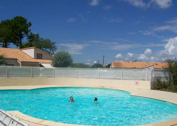 Pavillon à 100m De La Avec Piscine, Parking Privé, Pour 4 Pers. à La Grière, Sur - Fr-1-357-12 *